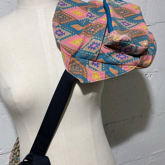 KAVU Patterned Sling Rope Bag Multicolor - Rhombus Rug - Picture 8 of 10